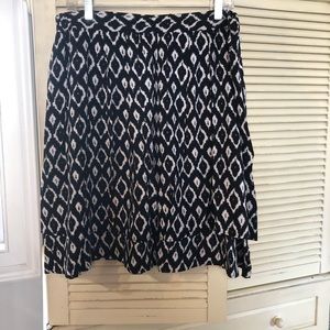 Dress Barn Just Below Knee Length Skirt - Size Large